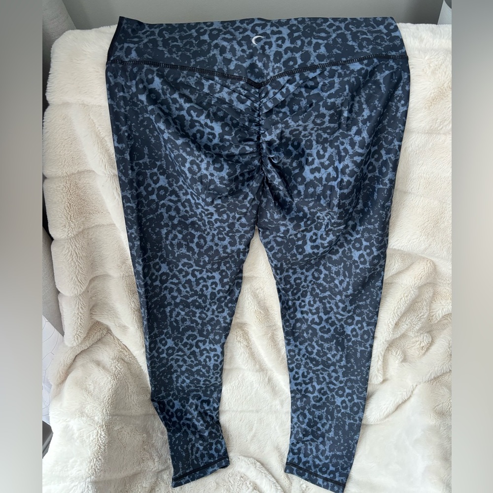 ZYIA scrunchie bum leggings (7/8 length, 24in inseam, size 12)